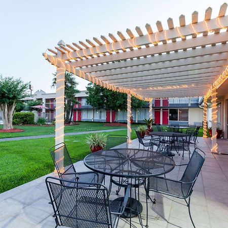 Ramada By Wyndham New Iberia Hotell Eksteriør bilde