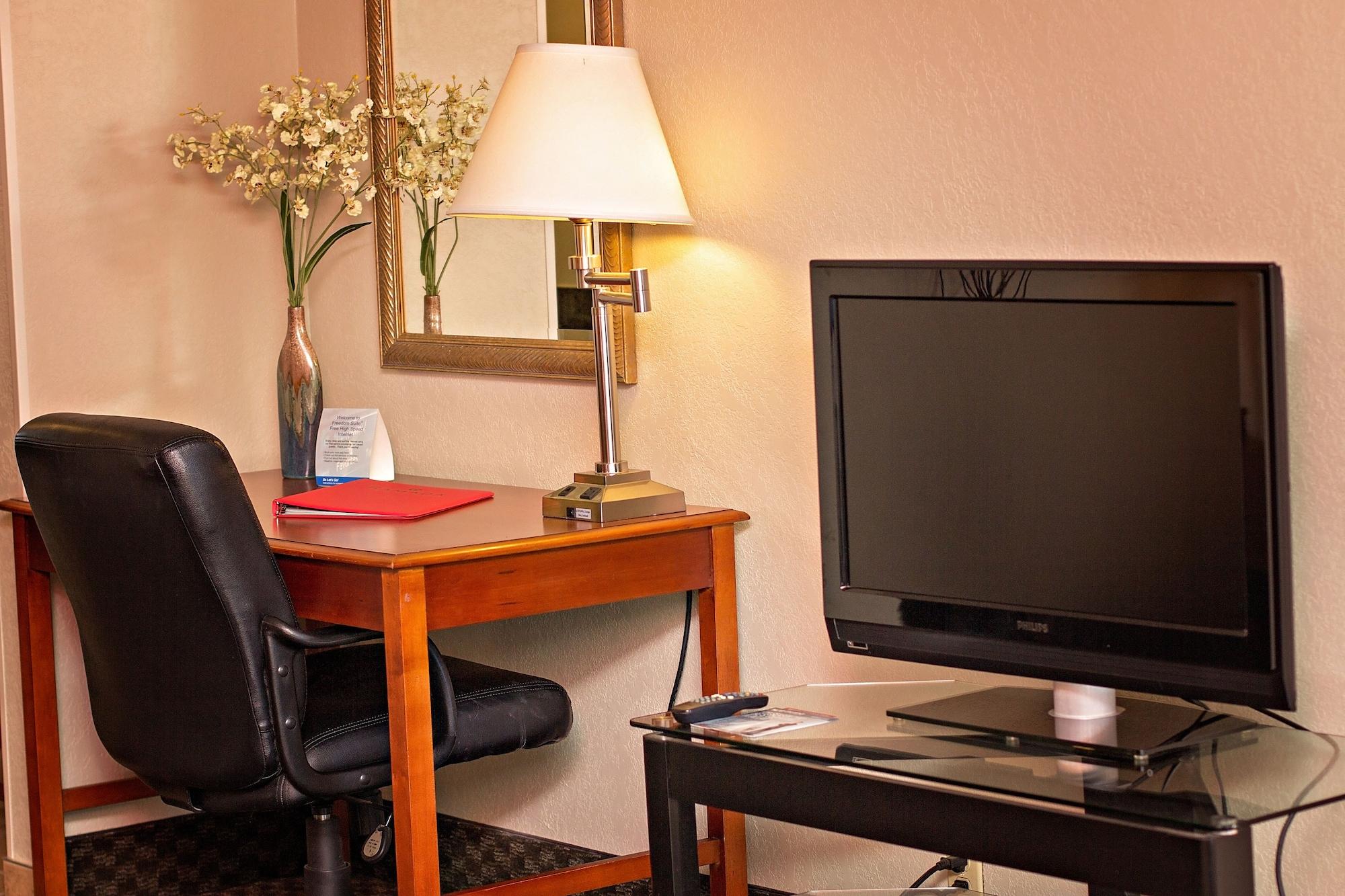 Ramada By Wyndham New Iberia Hotell Eksteriør bilde