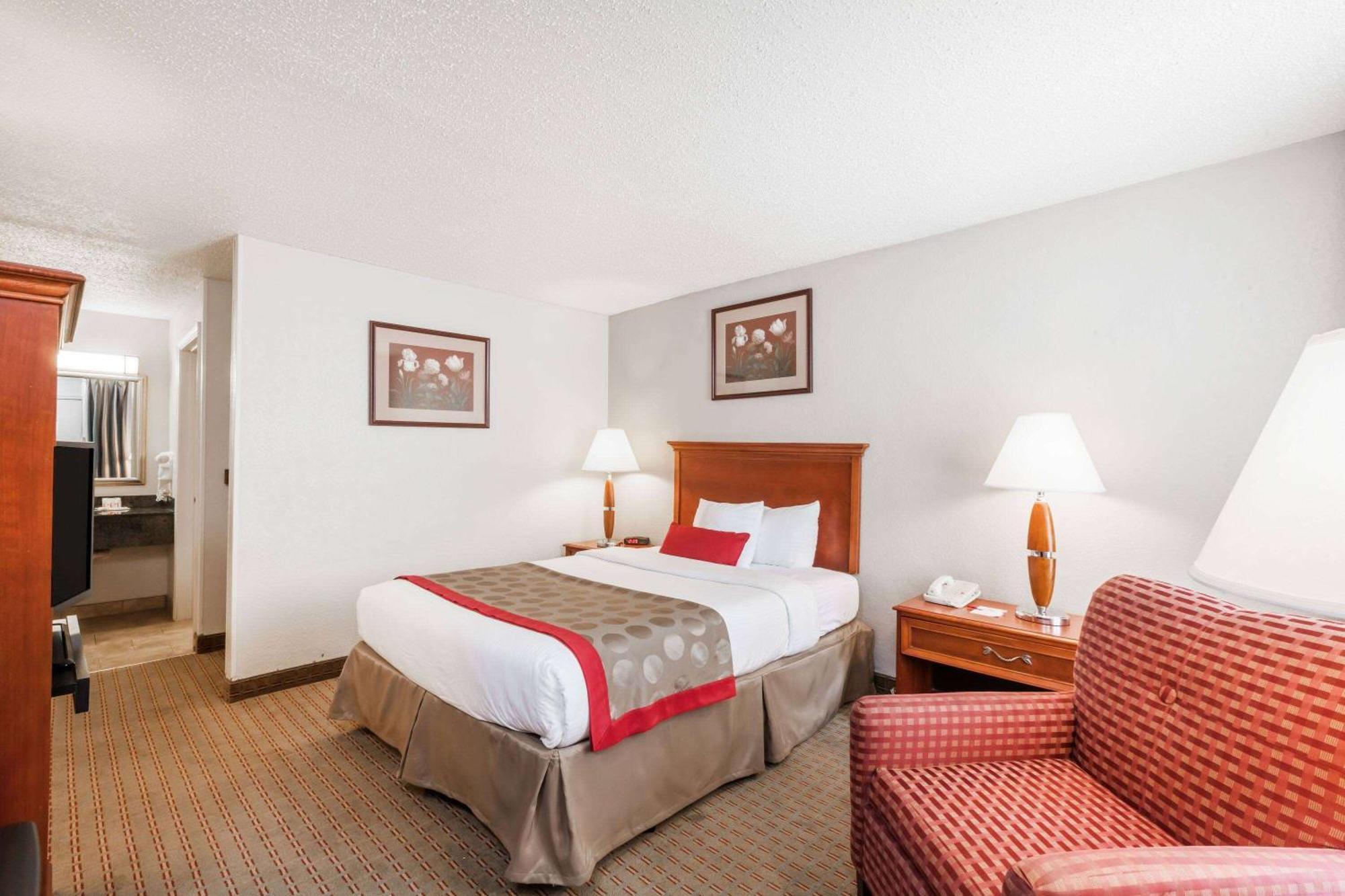 Ramada By Wyndham New Iberia Hotell Eksteriør bilde