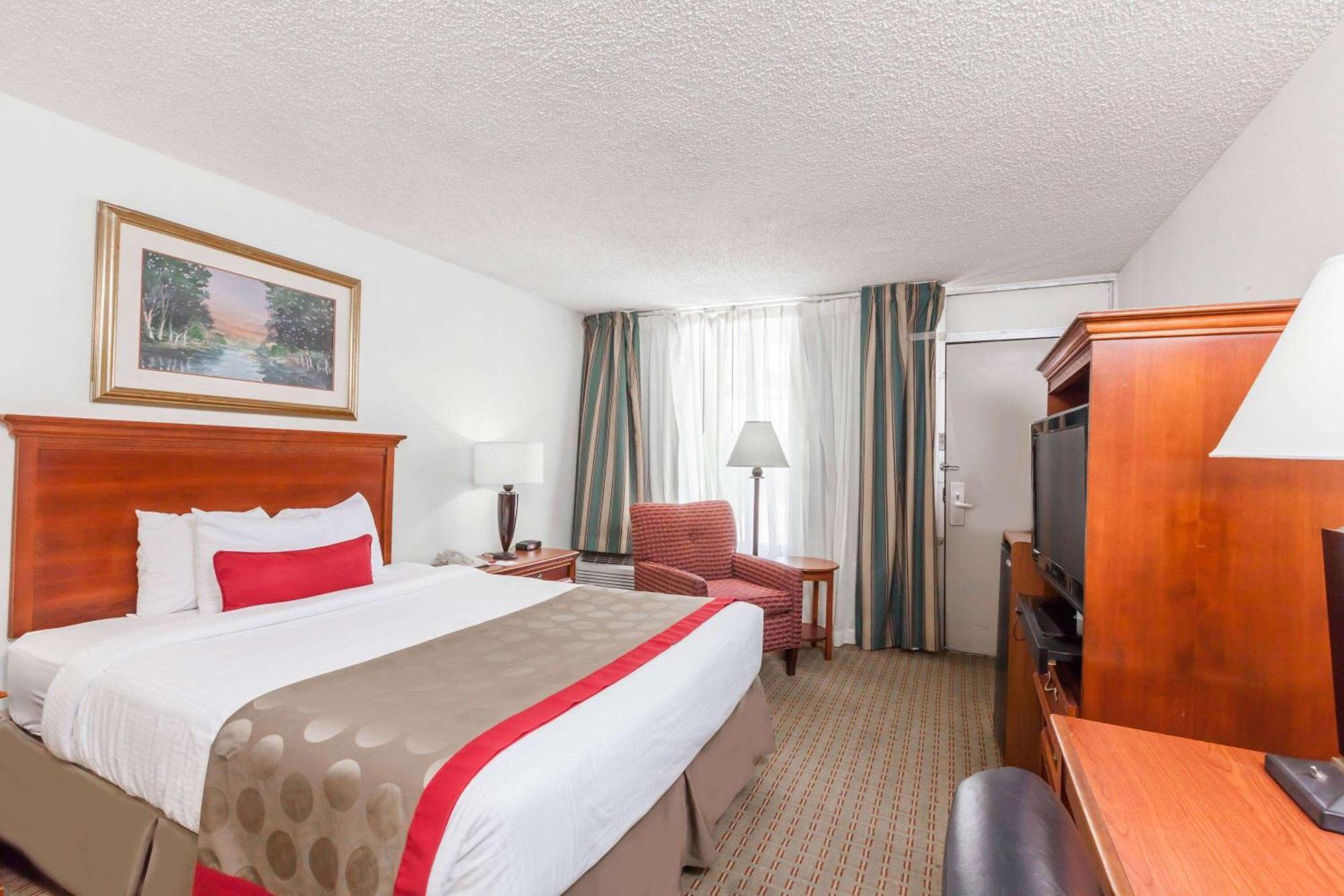 Ramada By Wyndham New Iberia Hotell Eksteriør bilde