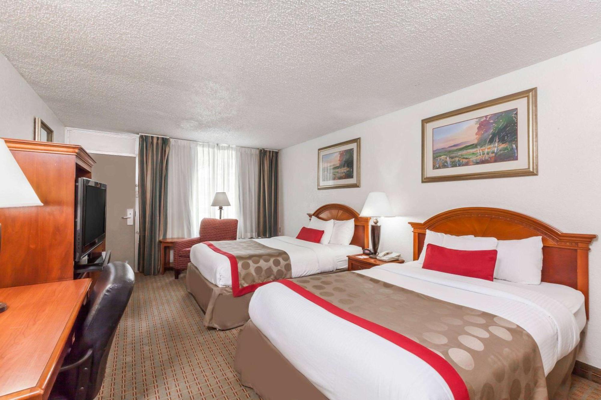 Ramada By Wyndham New Iberia Hotell Eksteriør bilde