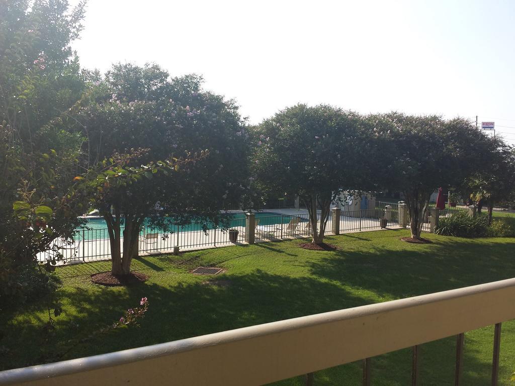 Ramada By Wyndham New Iberia Hotell Eksteriør bilde